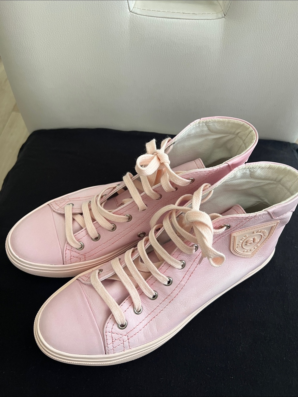 Saint Laurent Bedford
High-Top Light Pink Sneakers Size 38.5